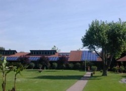 Solaranlage auf Schwimmbaddach